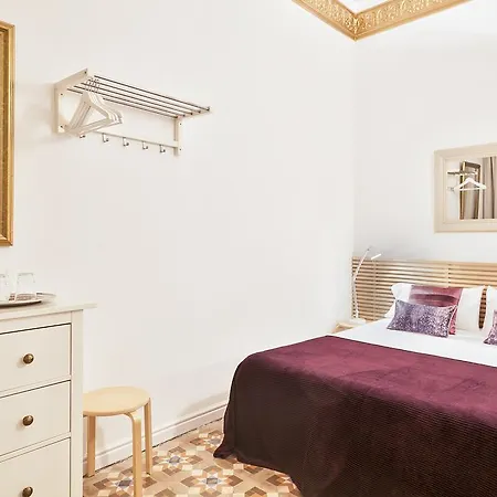 Plaza Catalunya Bed and breakfast 3*